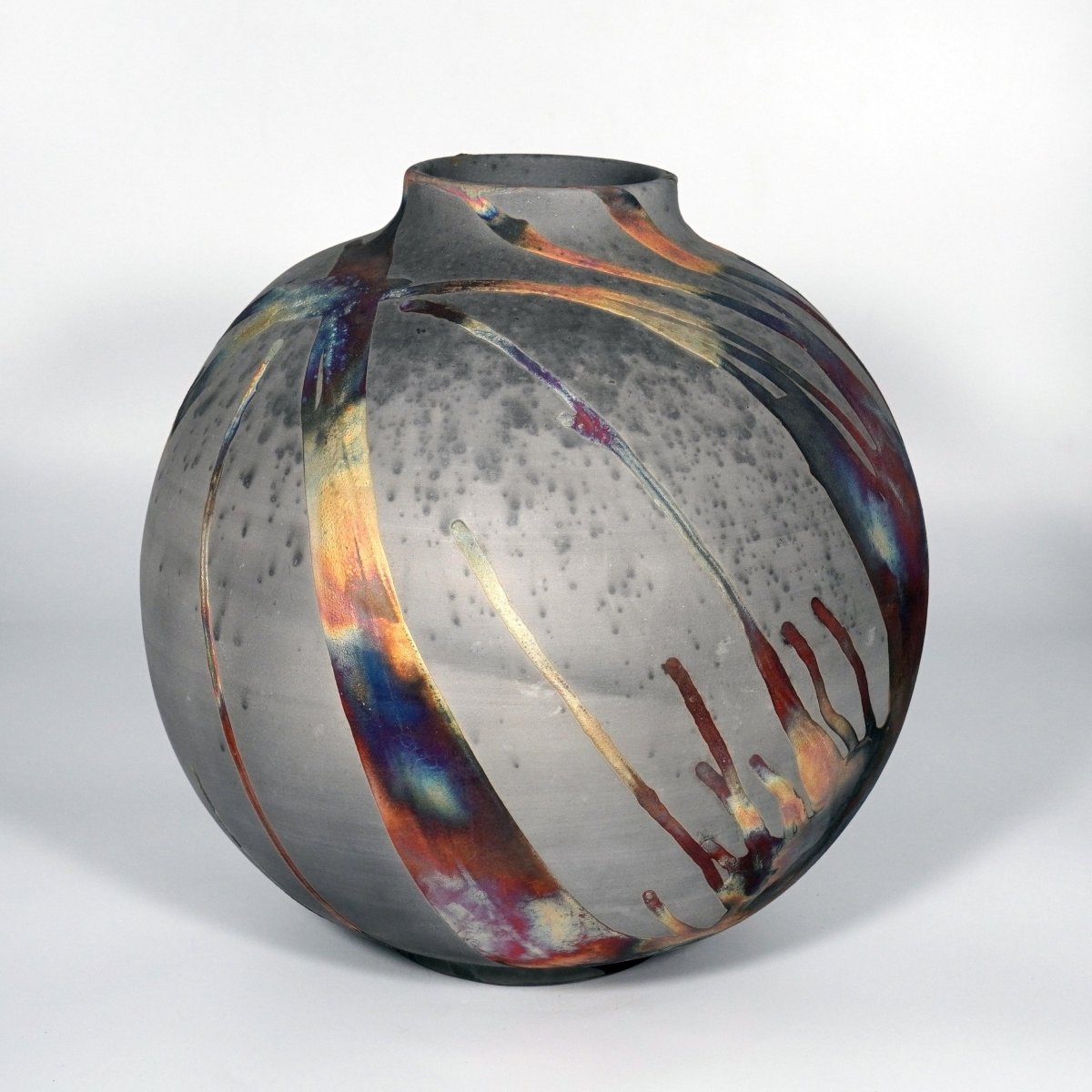 RAAQUU Large Globe Ceramic Vase Carbon Copper S/N0000882 11" Raku Pottery - RAAQUU