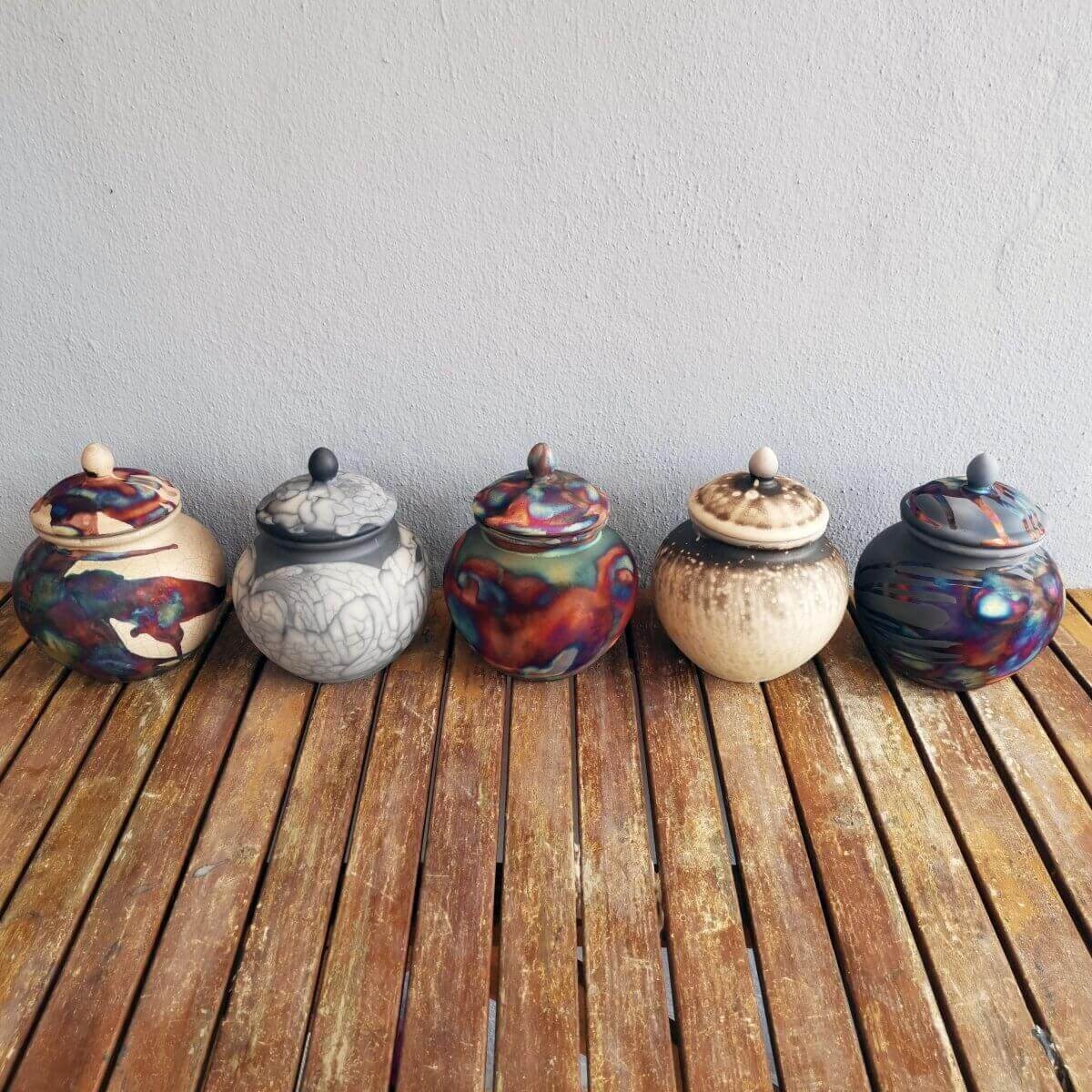 Ceramic pet outlet urns